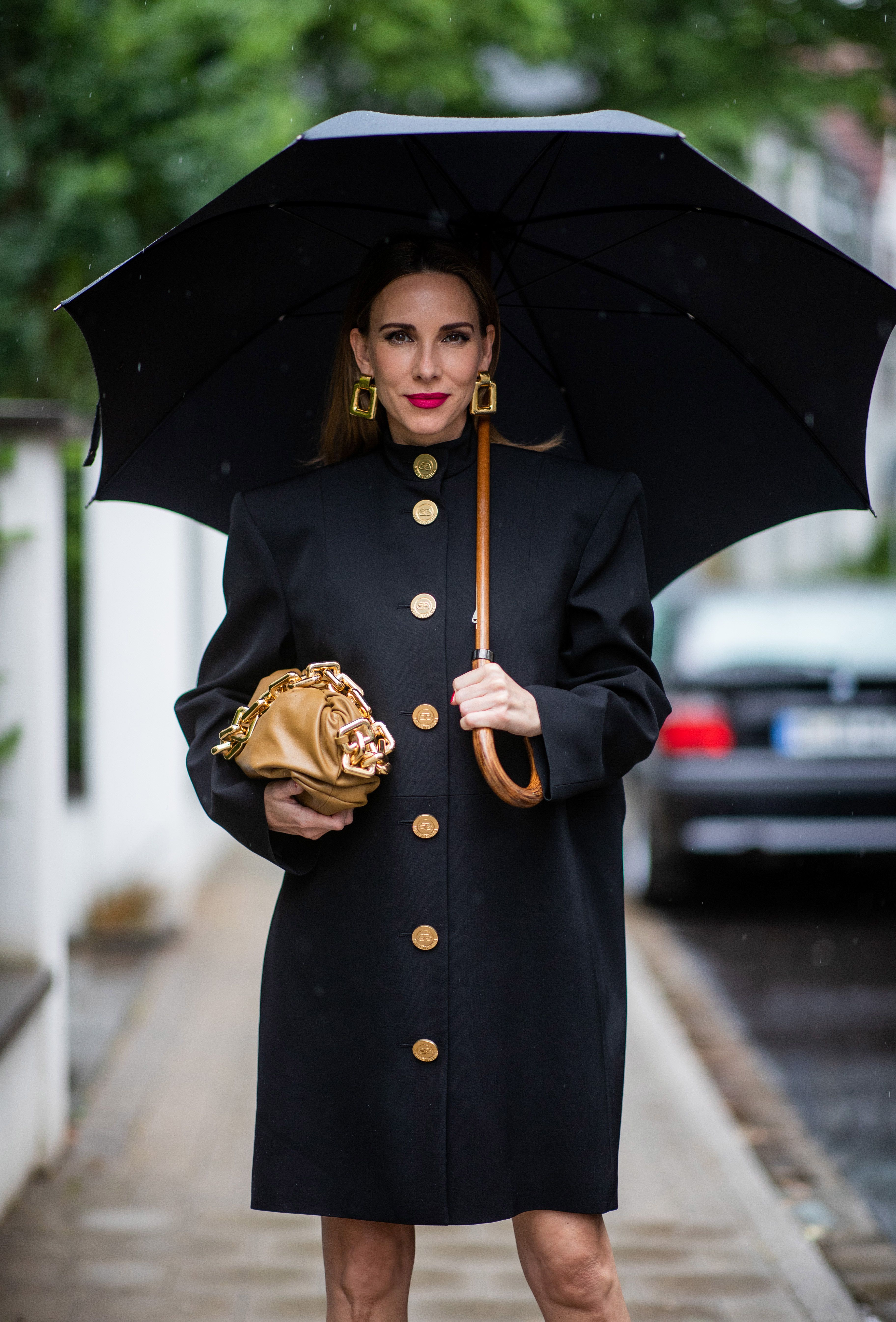 35 looks para vestir en un día de lluvia según las expertas