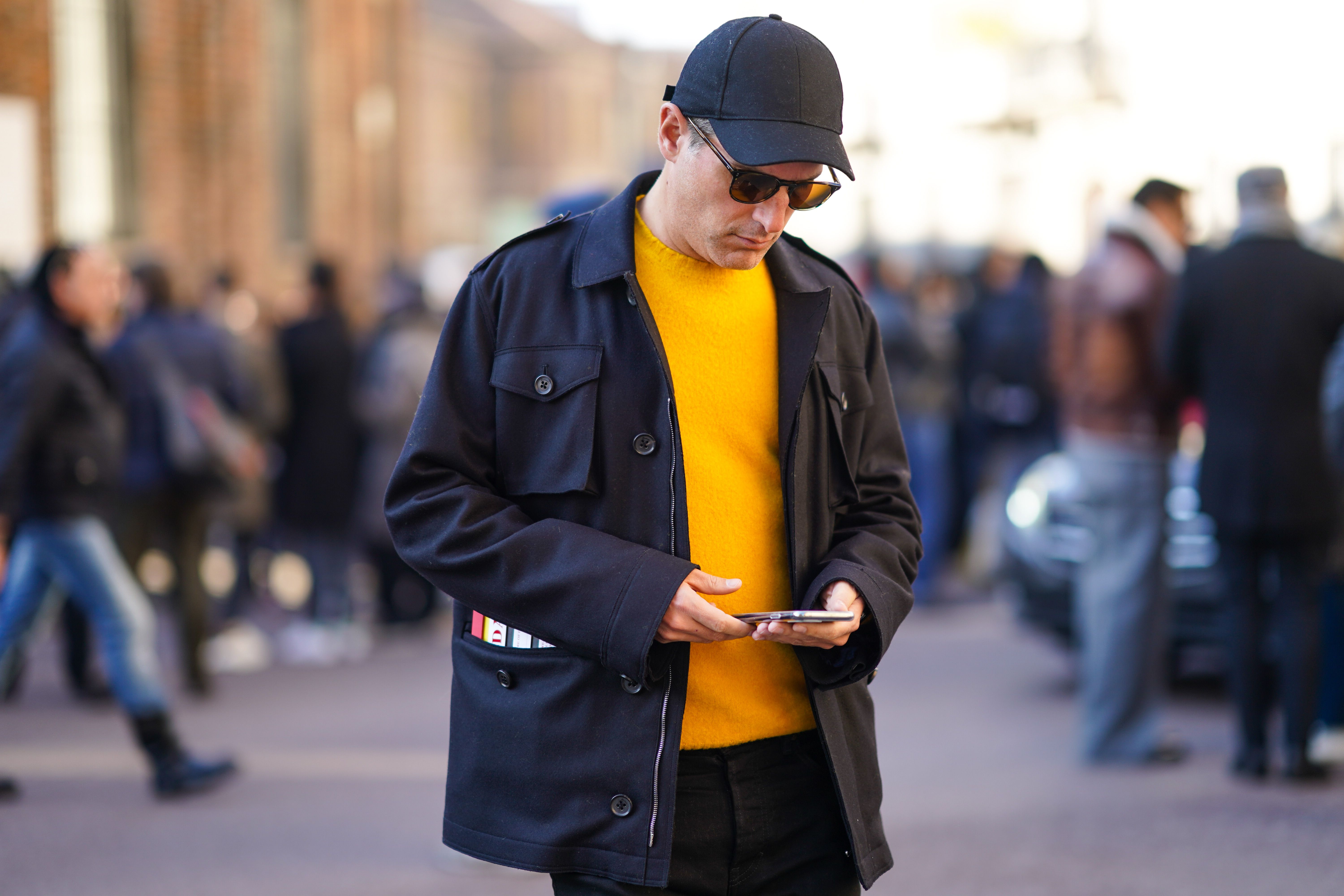 Voor eens en altijd opgelost: zo draag je een pullover Voor eens en altijd opgelost: zo draag je een pullover