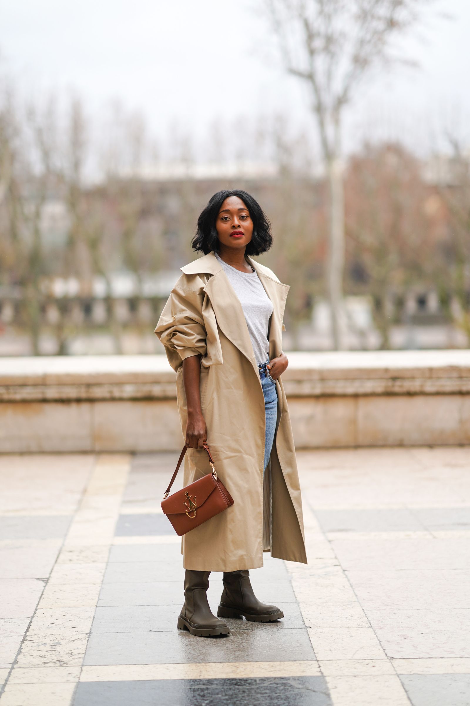 35 looks para vestir en un día de lluvia según las expertas