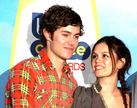 Rachel Bilson Adam Brody Had An O C Reunion At The Airport