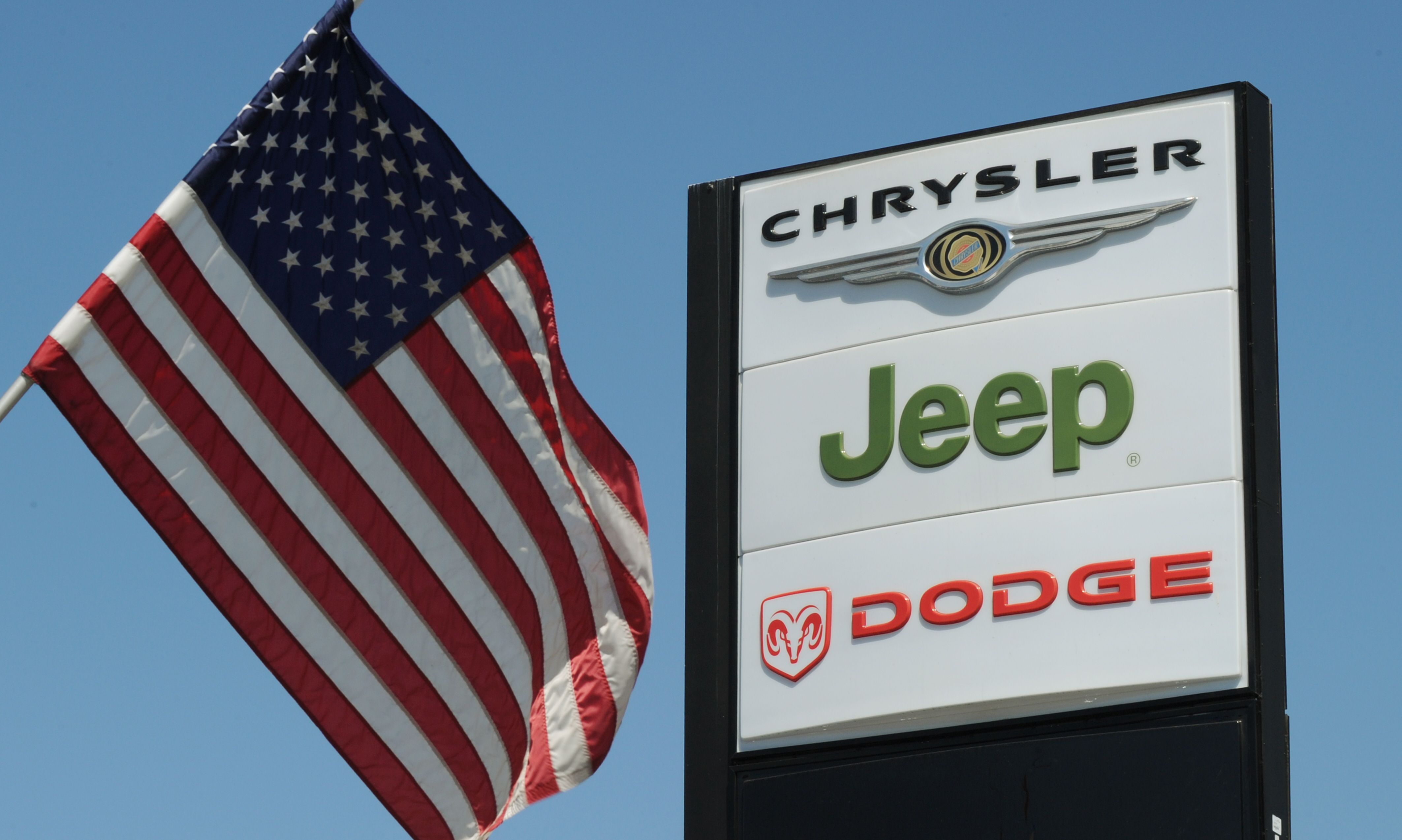 Fiat Chrysler Recalls 4 8 Million Vehicles Over Terrifying Cruise Fiat Chrysler Recalls 4 8 Million Vehicles Over Terrifying Cruise Control Flaw