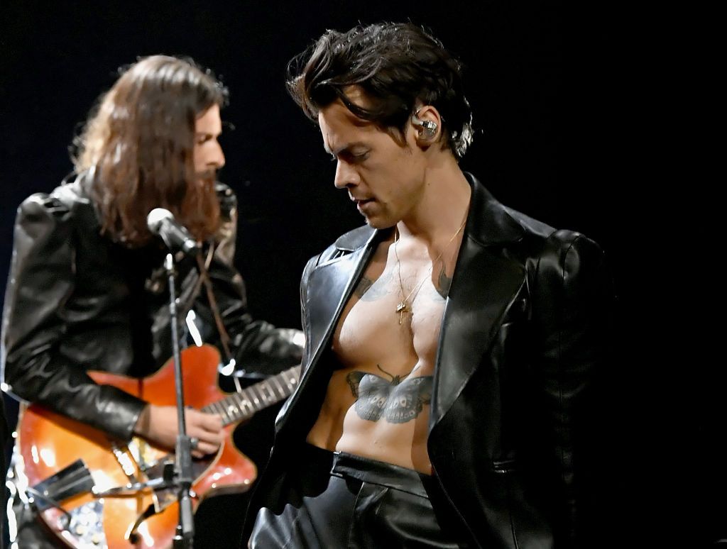 harry styles grammy performance outfit