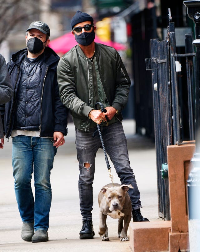 Justin Theroux Made Menswear Gold Of The Daily Dog Walk