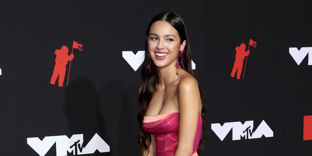 Olivia Rodrigo's Butterfly Earrings Matched Her Versace Dress at t...