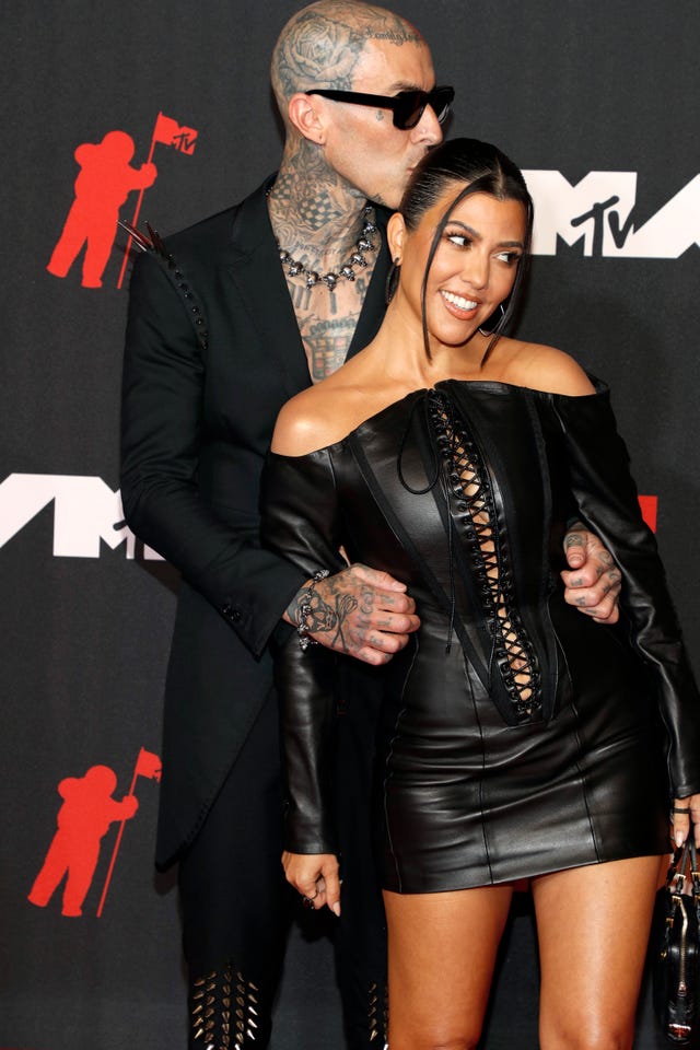 Kourtney kardashian travis barker