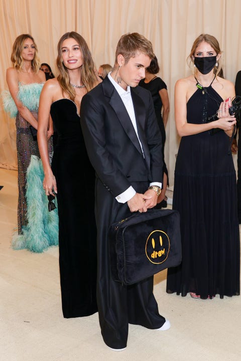 Justin and Hailey Bieber at the 2021 Met Gala justin and hailey bieber at the 2021 met gala