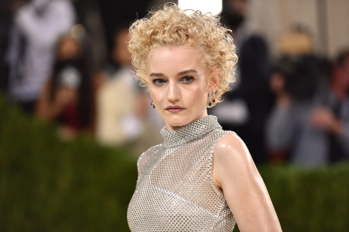 Inventing Anna’s Julia Garner Discusses Hollywood Auditions And Not ...