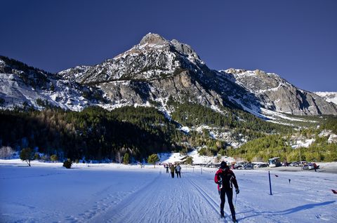 Snow, Mountain, Mountainous landforms, Winter, Mountain range, Alps, Skiing, Recreation, Piste, Winter sport, 