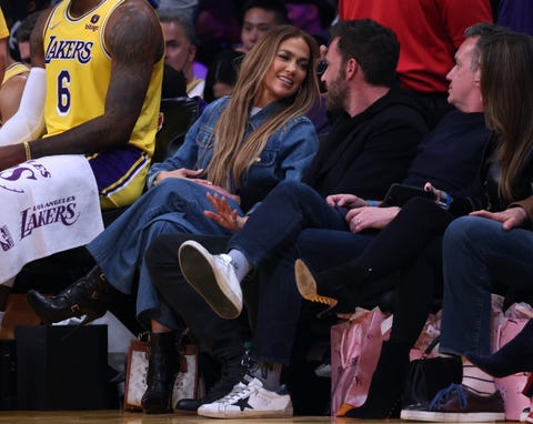 jennifer lopez and ben affleck at the nba game