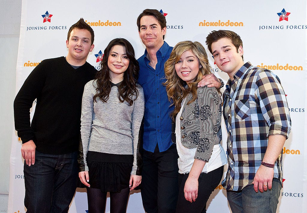 De officiële trailer én releasedatum van de iCarly reboot zijn er