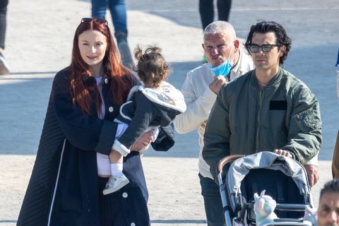 Paris, France March 6 Sophie Turner, Willa Jonas and Joe Jonas can be seen walking in the Tuileries Gardens in Paris on March 6, 2022. France Photo: marc piaseckigc images