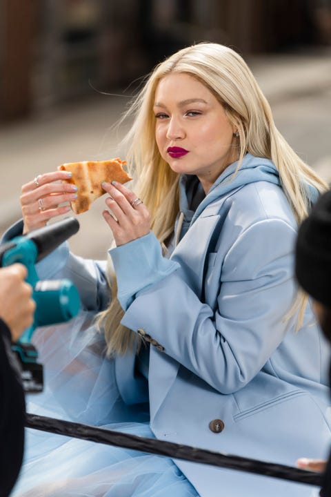 gigi hadid eats pizza