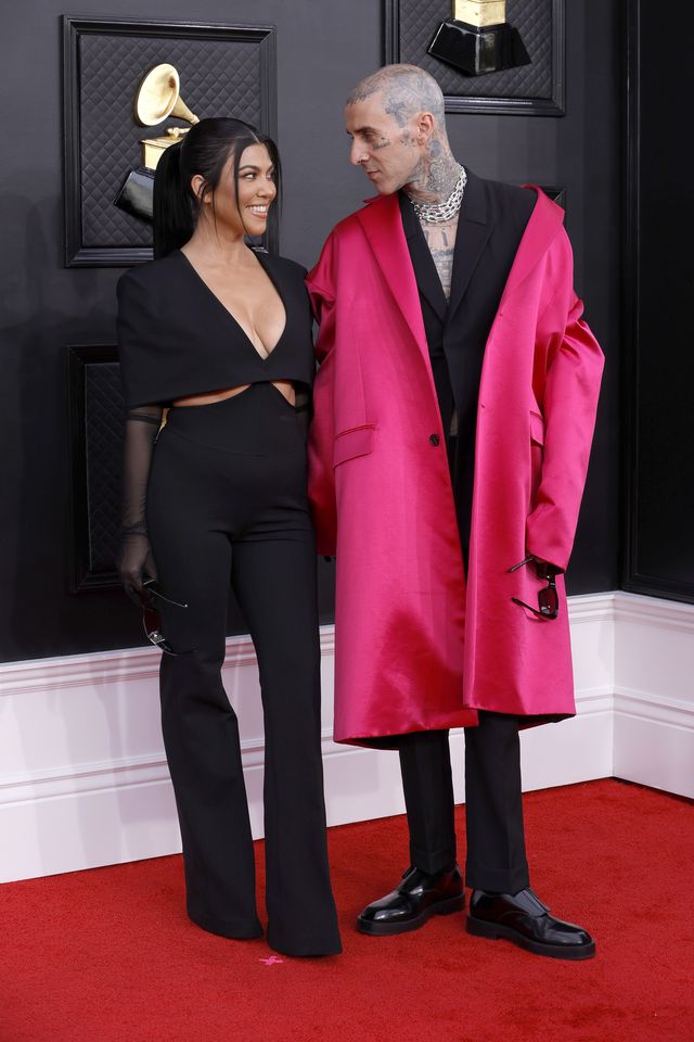 las vegas, nevada   april 03 l r kourtney kardashian and travis barker attend the 64th annual grammy awards at mgm grand garden arena on april 03, 2022 in las vegas, nevada photo by frazer harrisongetty images for the recording academy