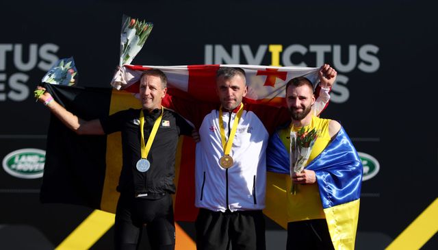 the hague, netherlands   april 17 silver medallist wolf wolput of belgium, gold medallist aleksi beruashvili of team georgia and bronze medallist oleksii bobchynets of ukraine pose after the medal ceremony for the mens it1 1500m final on day two of the invictus games the hague 2020 at zuiderpark on april 17, 2022 in the hague, netherlands photo by dean mouhtaropoulosgetty images for invictus games the hague 2020