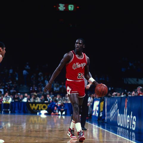 Taknemmelig hente udtrykkeligt Michael Jordan Just Broke Another Record. This Time, With His Sneakers |  Esquire