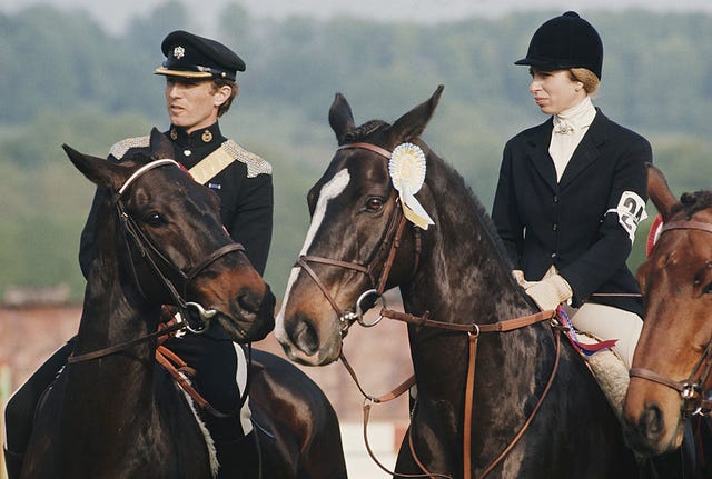 prinses Anne, de prinses Royal en haar echtgenoot Mark Phillips op een ruiterevenement, circa 1985 foto door tim graham photo library via getty images