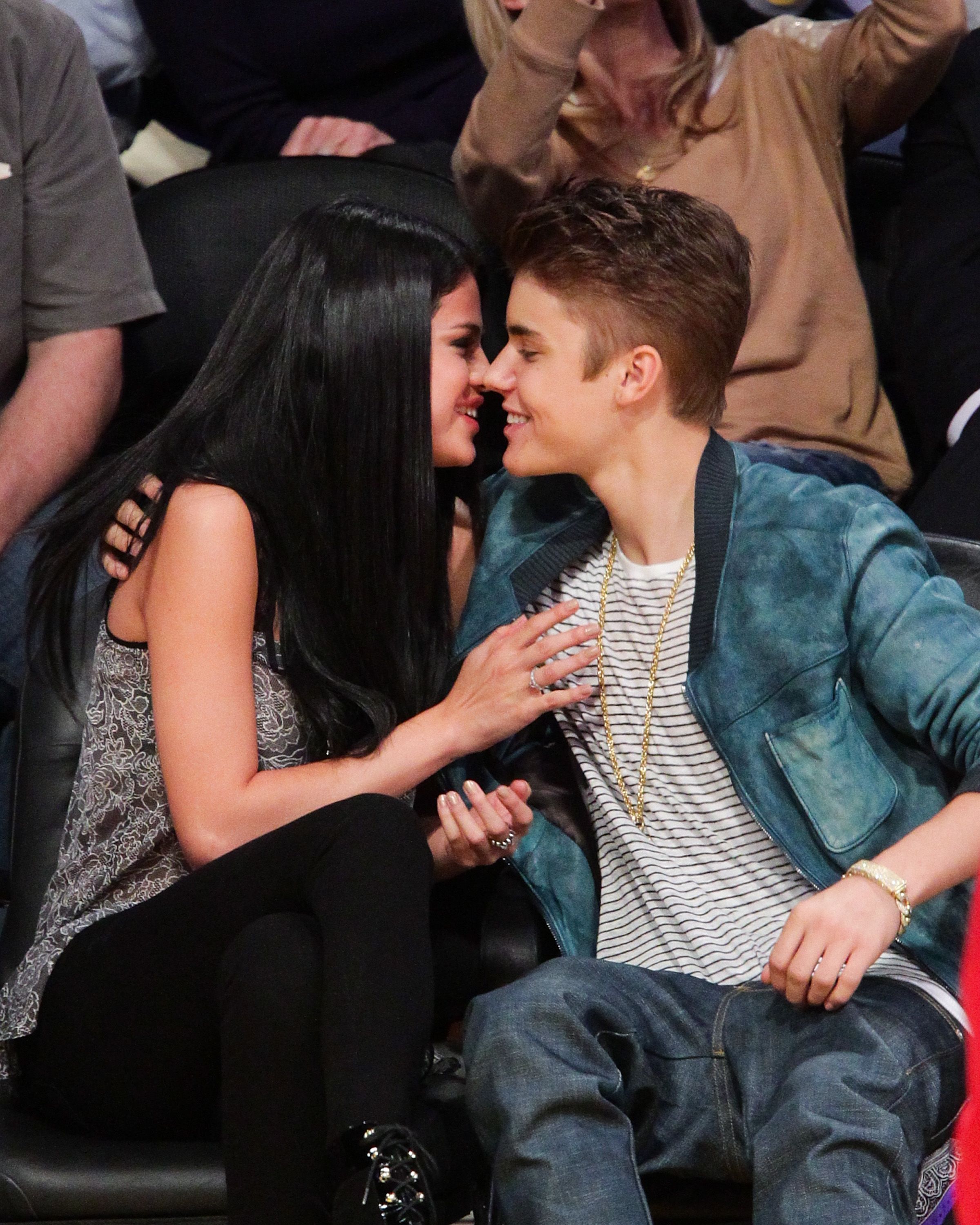 20 Pictures Of Justin Bieber And Selena Gomez That Prove They Were