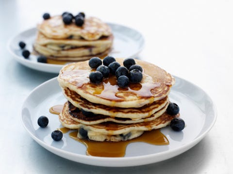 La ricetta dei pancakes con i mirtilli più soffice del mondo è qui per stupirvi