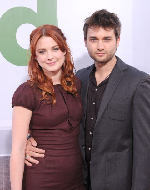 hollywood, ca 21 de junio la actriz alexandra breckenridge y el músico novio casey hooper llegan al estreno de ted en Los ángeles en el graumans chinese theatre el 21 de junio de 2012 en hollywood, california foto de barry kingfilmmagic