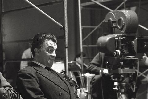 Federico Fellini in front of the film camera