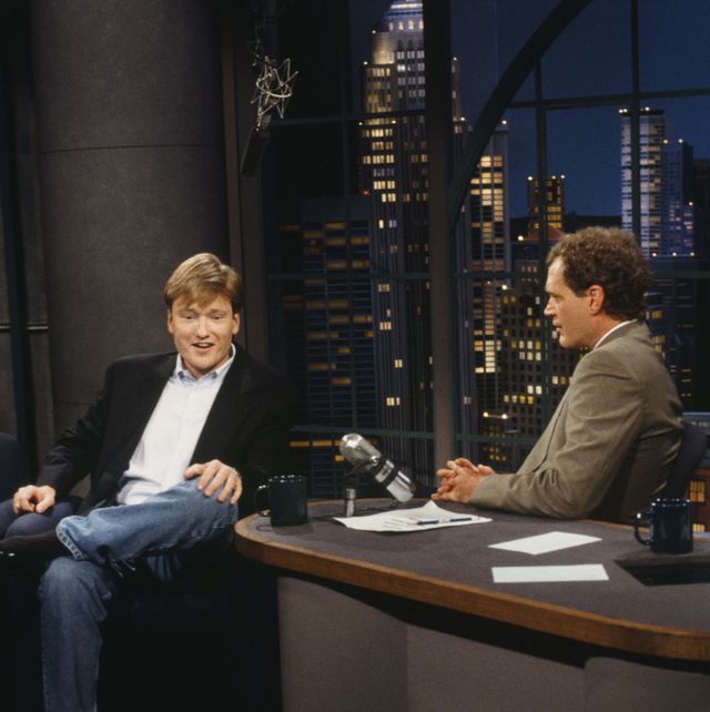 late night with david letterman episode 1245 pictured l r tv writer and late night successor conan obrien, host david letterman on May 4, 1993 foto: al levinenbcu photo banknbcuniversal via getty images via getty images