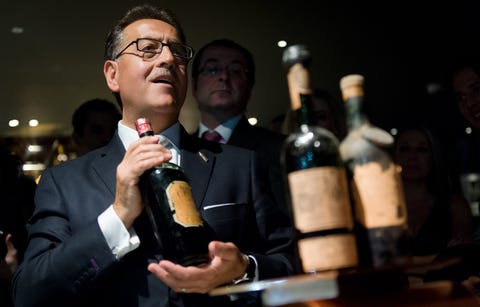 Alcohol, Drink, Wine, Event, Wine bottle, Bottle, Distilled beverage, Liqueur, Champagne, Alcohol, Drink, Wine, Event, Wine bottle, Bottle, Distilled beverage, Liqueur, Champagne,