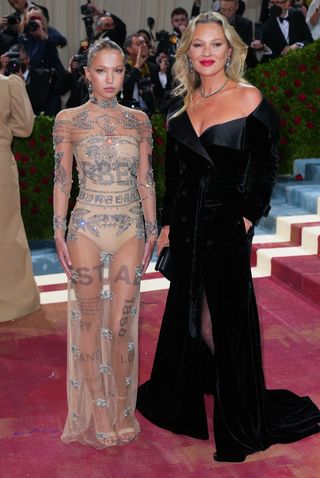 new york, new york   may 02 kate moss and lila grace moss hack attend the 2022 met gala celebrating in america an anthology of fashion at the metropolitan museum of art on may 2, 2022 in new york city photo by gothamgetty images