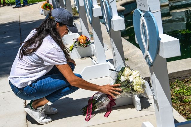 meghan markle, the wife of britains prince harry, places flowers as she mourns at a makeshift memorial outside uvalde county courthouse in uvalde, texas, on may 26, 2022   grief at the massacre of 19 children at the elementary school in texas spilled into confrontation on may 25, as angry questions mounted over gun control    and whether this latest tragedy could have been prevented the tight knit latino community of uvalde on may 24 became the site of the worst school shooting in a decade, committed by a disturbed 18 year old armed with a legally bought assault rifle photo by chandan khanna  afp photo by chandan khannaafp via getty images