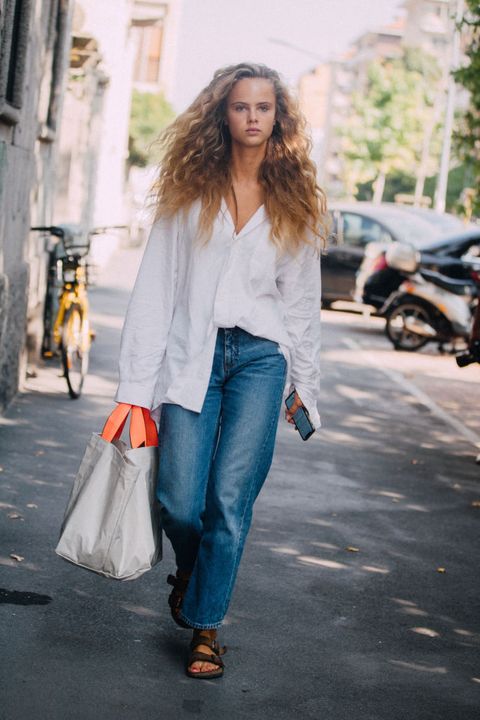 milan, italy   september 21  model olivia vinten wears a white shirt, blue jeans, sandals, and tote bag after the etro show during milan fashion week springsummer 2019 on september 21, 2018 in milan, italy