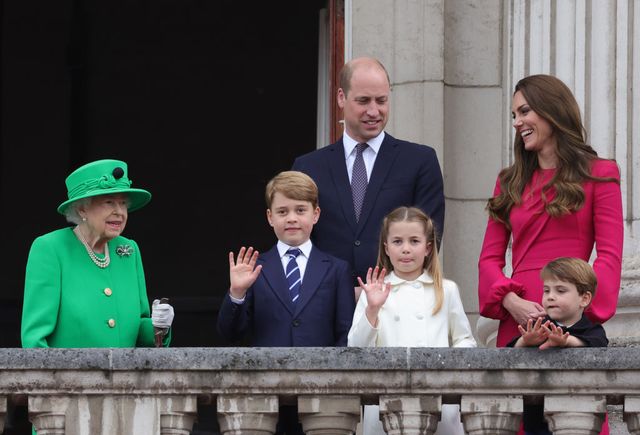 london, england june 05 l r queen elizabeth ii, prince george of cambridge, prince william, duke of cambridge, princess charlotte of cambridge, prince louis of cambridge and catherine, duchess of cambridge stand on the balcony during the platinum pageant on june 05, 2022 in london, england the platinum jubilee of elizabeth ii is being celebrated from june 2 to june 5, 2022, in the uk and commonwealth to mark the 70th anniversary of the accession of queen elizabeth ii on 6 february 1952 photo by chris jackson wpa poolgetty images