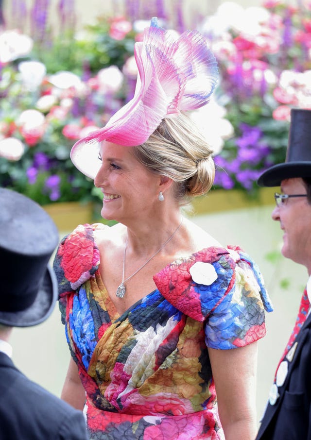 ascot, england june 16 sophie, countess of wessex arrives in the parade ring during royal ascot 2022 at ascot racecourse on june 16, 2022 in ascot, england photo by chris jacksongetty images