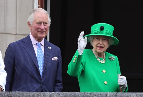 Royal Fans React To Queen's New Hairstyle, After Close Advisor Angela Kelly Shared Details Behind Her Look Royal Fans React To Queen's New Hairstyle, After Close Advisor Angela Kelly Shared Details Behind Her Look
