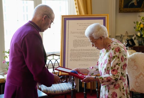 windsor, england   june 21 queen elizabeth ii receives the archbishop of canterbury justin welby at windsor castle, where he presented her with a special 'canterbury cross' for her 'unstinting' service to the church of england over seventy years and a citation for the cross, which was presented as a framed piece of calligraphy on june 21, 2022 in windsor, england photo by andrew matthews   wpa poolgetty images