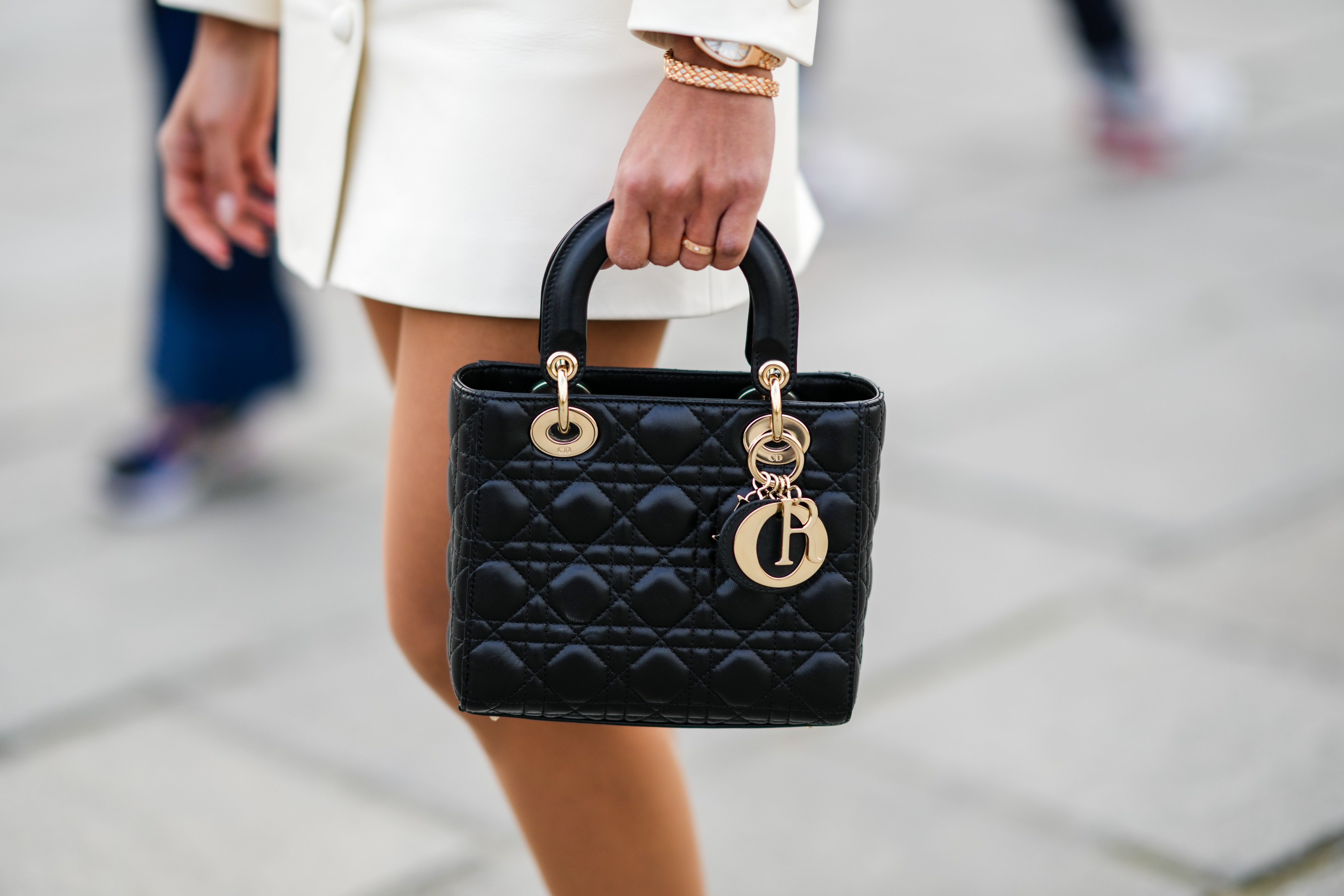 A la verdad Encogerse de hombros Hablar en voz alta Lady Dior: cómo combinar el bolso más emblemático de Dior