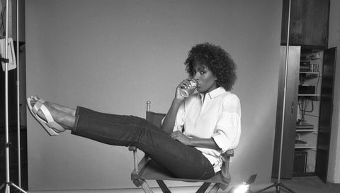 los angeles   may 21  actress sheryl lee ralph drinks a can of sprite during a portrait session on may 21, 1988 in los angeles, california photo by michael ochs archivesgetty images