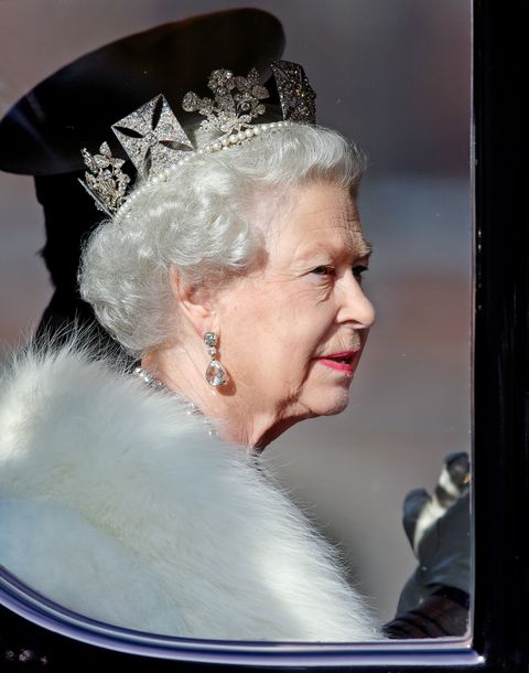 英國女王的34億珠寶去哪了？揭密英國王室財產分配，據傳這些皇冠可能留給「她」