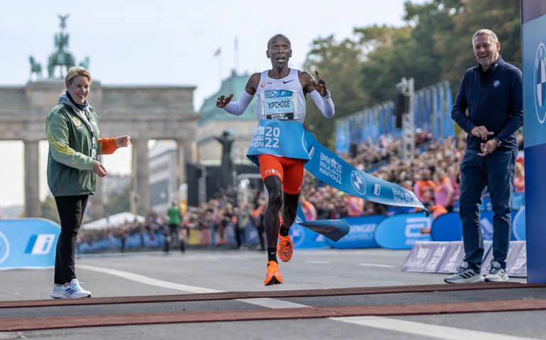 Las zapatillas con las que Eliud Kipchoge ha batido el récord del mundo de maratón en Berlín