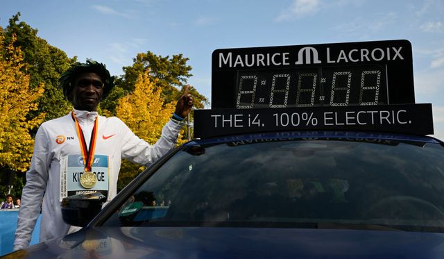 kenyas eliud kipchoge poses next to a board displaying his new world record time after winning the berlin marathon race on september 25, 2022 in berlin   kipchoge has beaten his own world record by 30 seconds, running 20109 at the berlin marathon photo by tobias schwarz  afp photo by tobias schwarzafp via getty images
