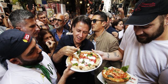 napoli, campania, italy   20220903 leader of movimento 5 stelle party giuseppe conte eats a pizza during his visit in san gregorio armeno street, for the electoral campaign of italian politics elections photo by salvatore laportakontrolablightrocket via getty images
