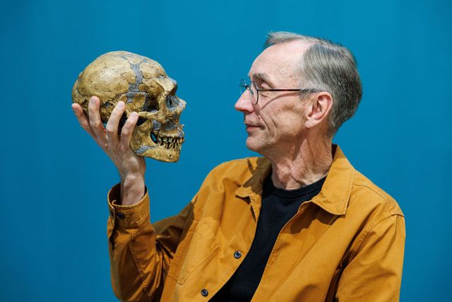 leipzig, germany   october 03 svante paabo, director of the max planck institute for evolutionary anthropology, with a model of a neanderthal skeleton after a press conference after he won the nobel prize in physiology or medicine on october 3, 2022 in leipzig, germany paeaebo is being recognized for his pioneering work in decoding the genome of neanderthals and proving a genetic link to modern humans photo by jens schluetergetty images