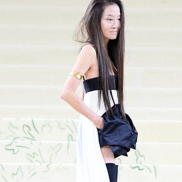 Vera Wang con shorts y botas revela el secreto de su look a los 73