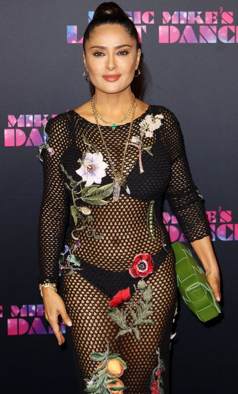 Salma Hayek, en ropa interior con vestido de rejilla Salma Hayek, en ropa interior con vestido de rejilla