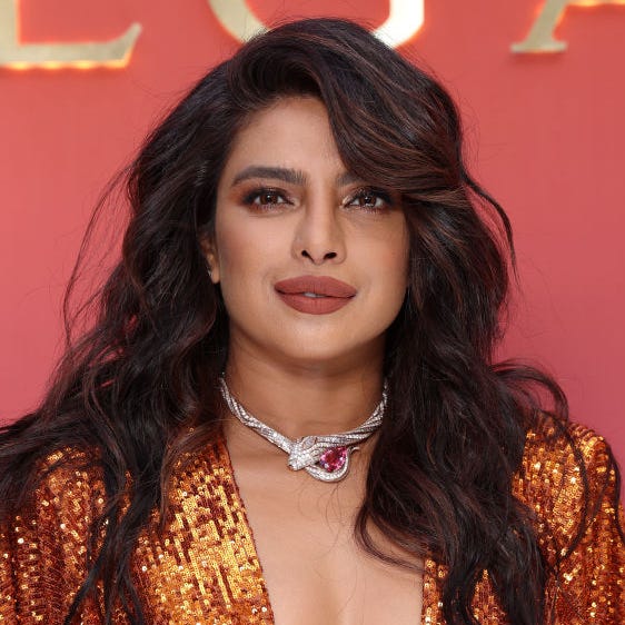 Priyanka Chopra copies '90s Rachel Green with new layered hairstyle Priyanka Chopra copies '90s Rachel Green with new layered hairstyle