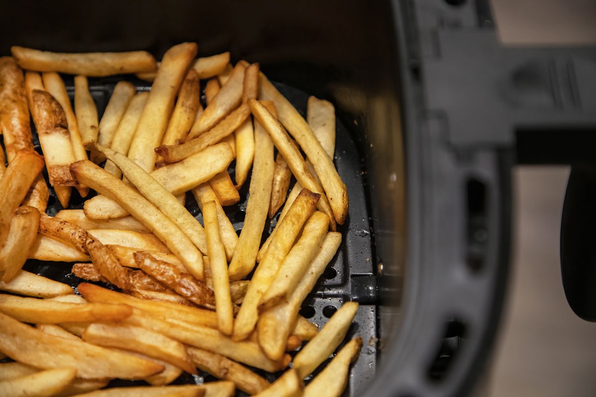 Patatas fritas en freidora de aire: así quedan crujientes