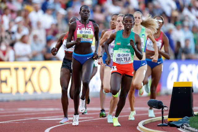 eugene, oregon july 24 athing mu of team united states and diribe welteji of team ethiopia compete in the womens 800m final on day ten of the world athletics championships oregon22 at hayward field on july 24, 2022 in eugene, oregon photo by steph chambersgetty images