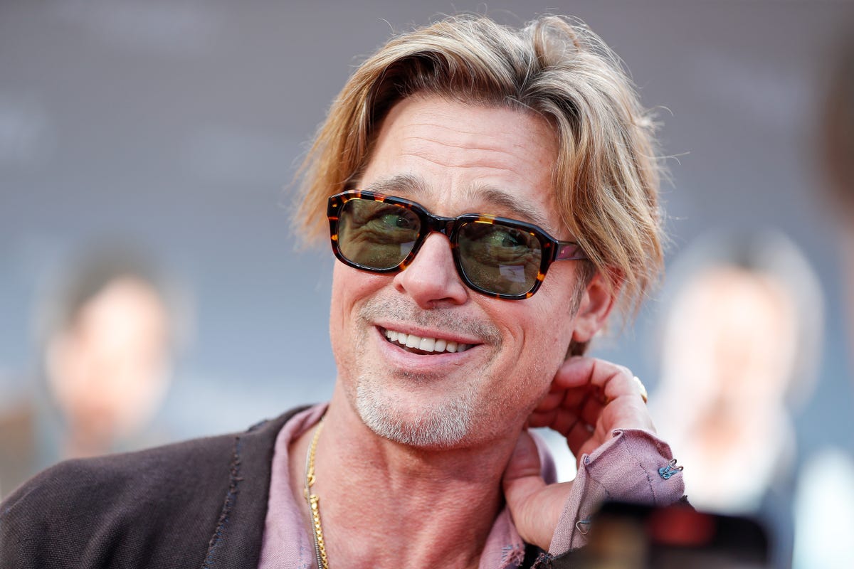 We have no proof (nor doubt) that Brad Pitt manages his unofficial Instagram account