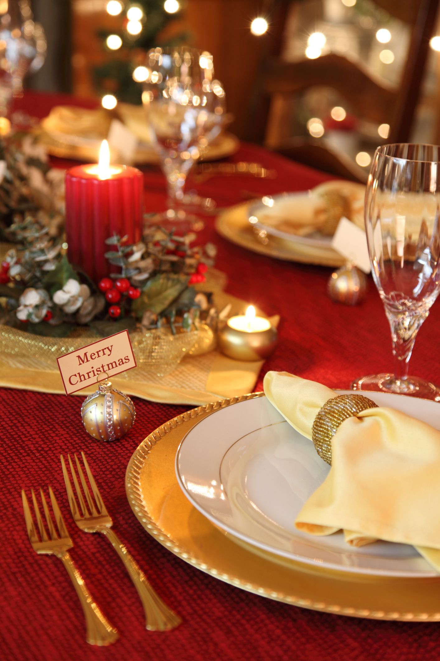 christmas dinner table setup