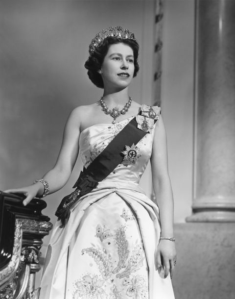 london   december 1958  queen elizabeth ii poses for a portrait at home in buckingham palace in december 1958 in london, england photo by donald mckaguemichael ochs archivesgetty images