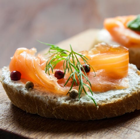 smoked salmon canapes with cream cheese