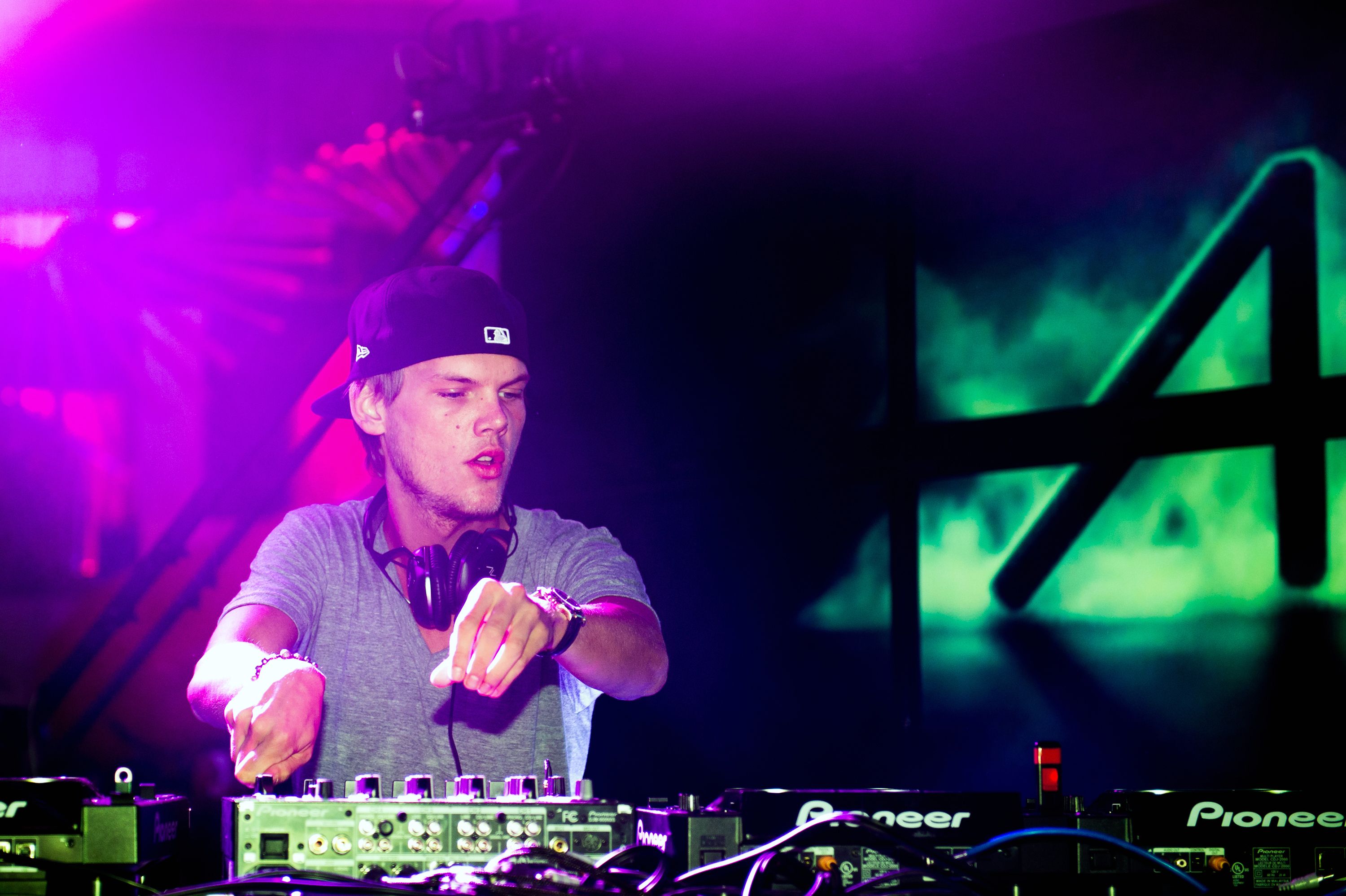 The Music Community Reacts To The News Of Avicii's Death - Avicii Dead ...